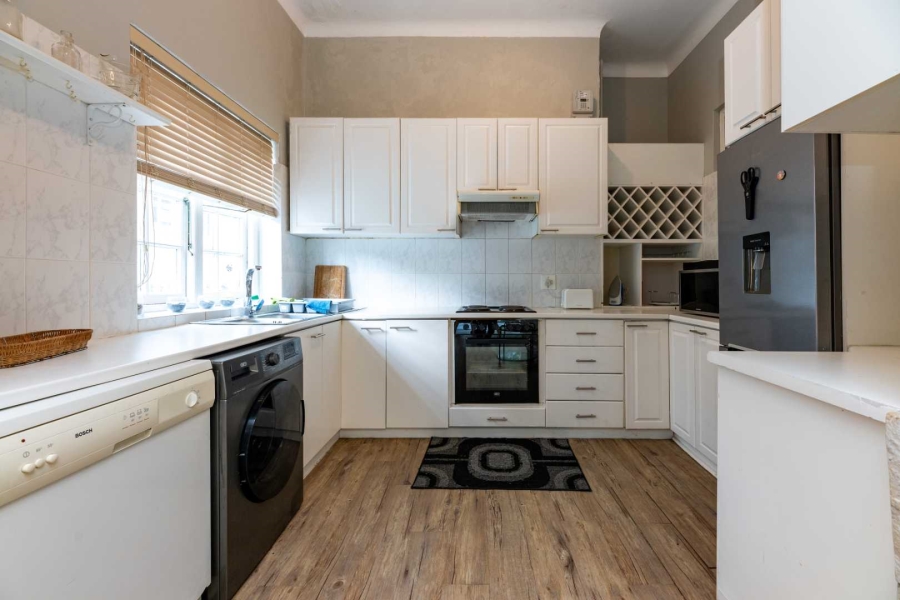 2 Bedroom Property for Sale in Sea Point Western Cape